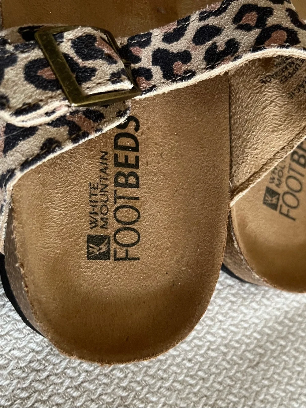 White Mountain Gracie Leather Footbeds Animal Print Toe Loop Size 7